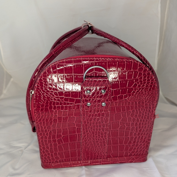 Make-Up Case - Elegant Red Crocodile-Embossed Make-Up Bag - Picture 4 of 10